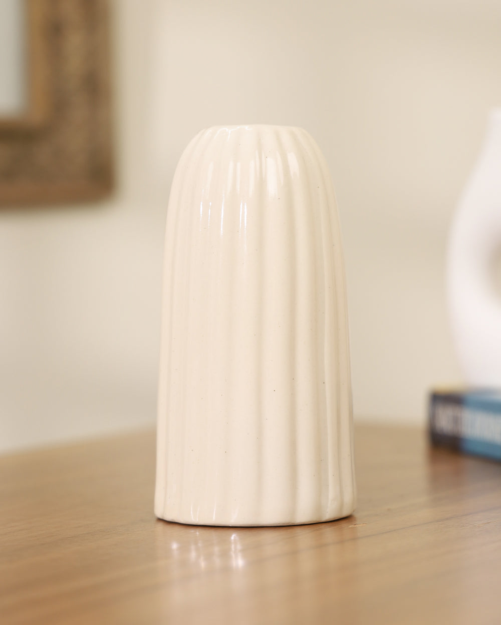 Simple cornito vase