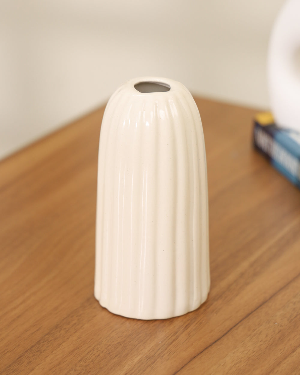 Simple cornito vase