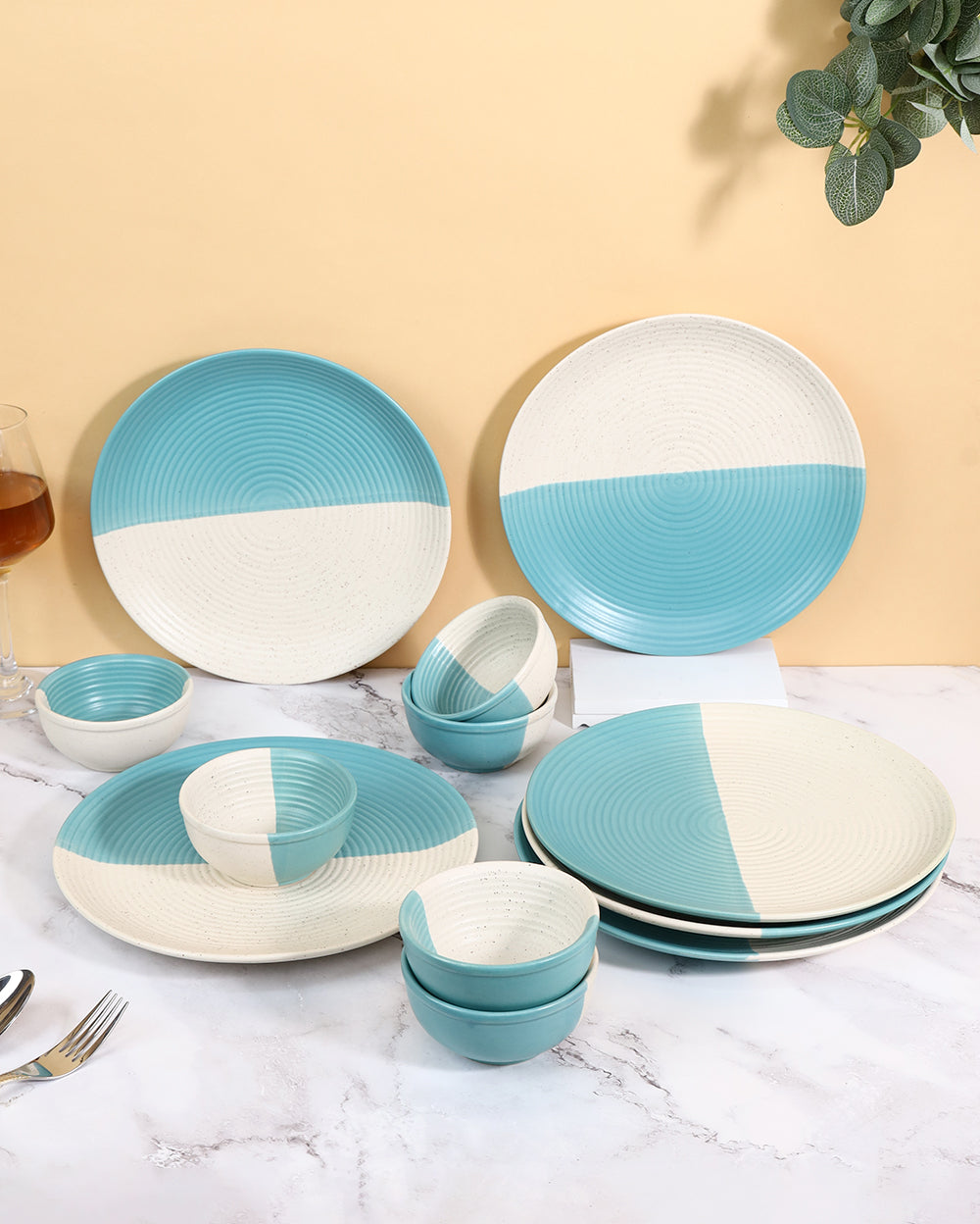 Shaded dinner set