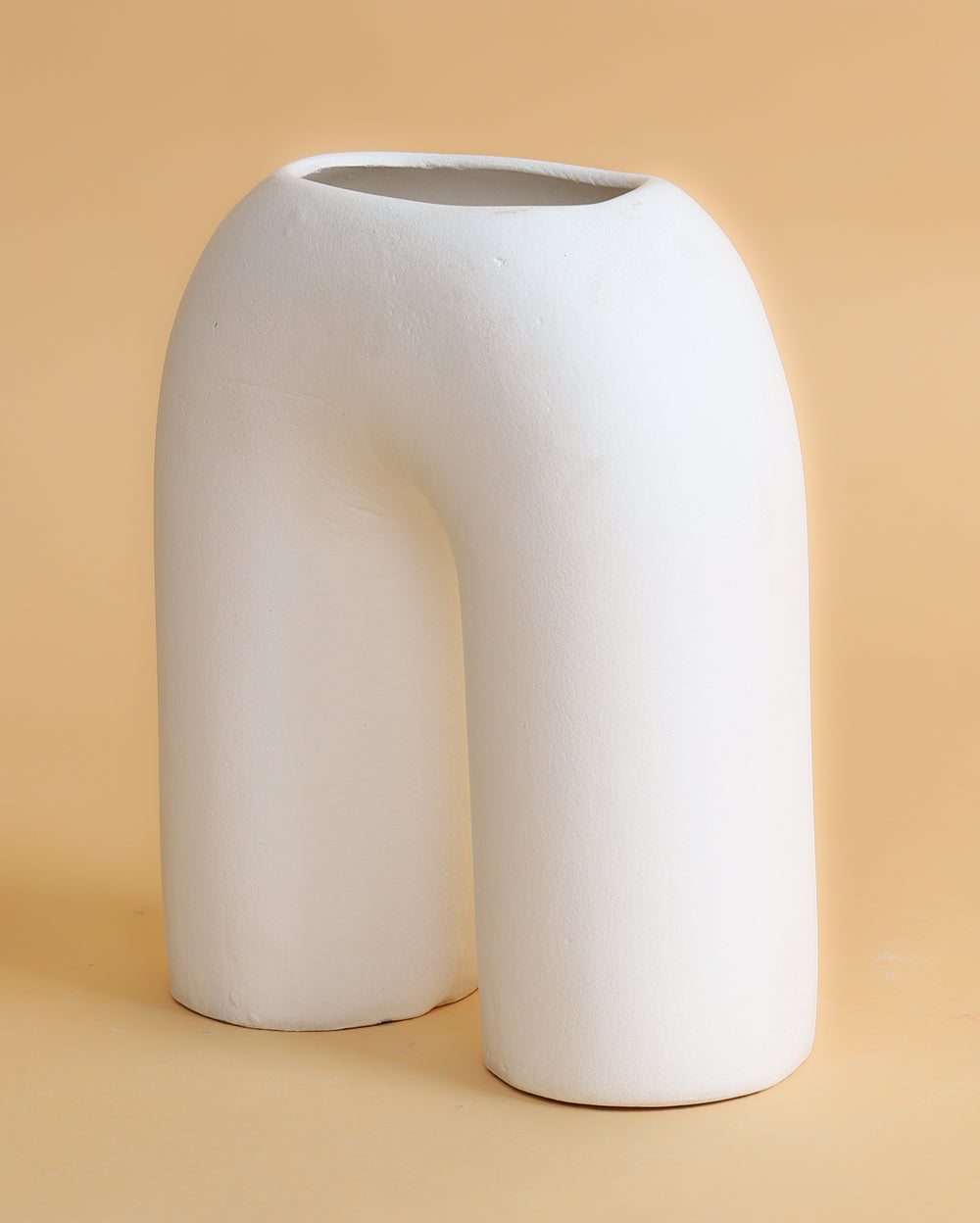 Bell-bottom U vase