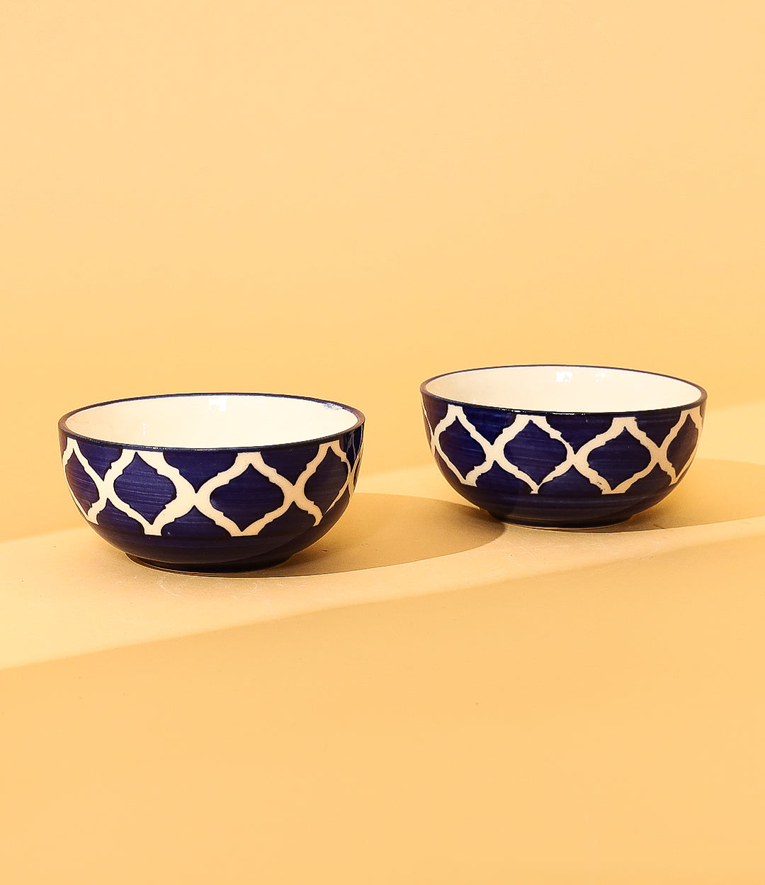 Geometrical round bowls (set of 2)